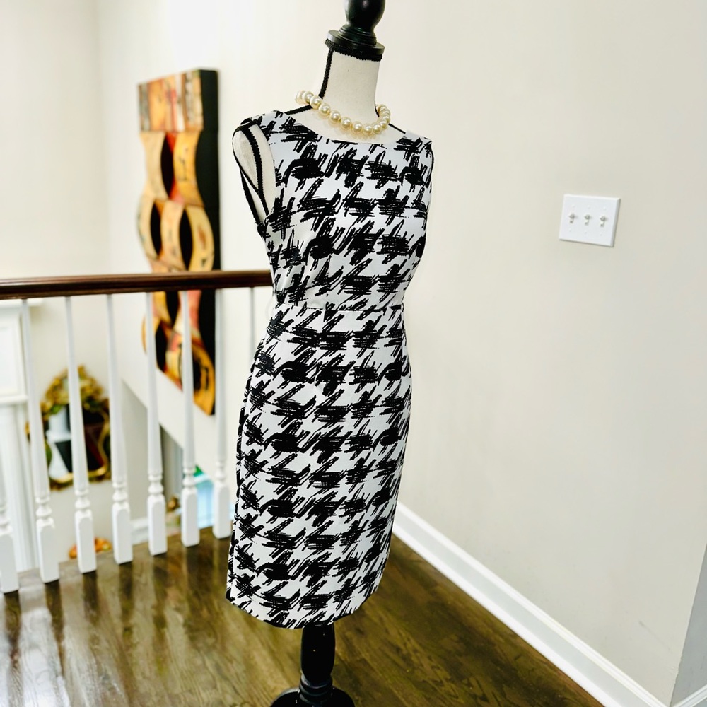 THE LIMITED | Super Classic & Trendy Houndstooth Midi Dress - Picture 3 of 5